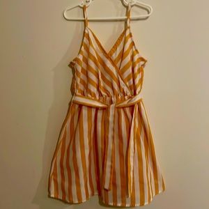 Beautiful young ladies summery dress. Size 9y